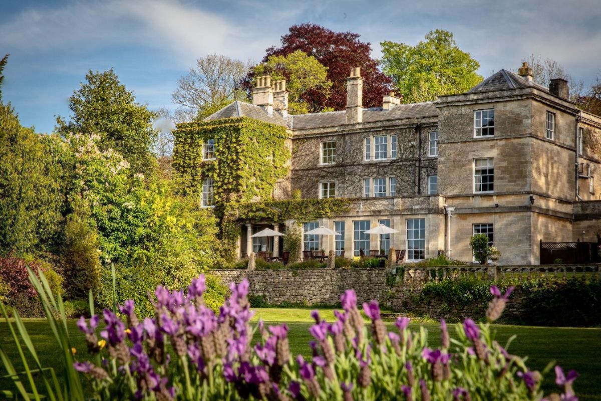 Gallery Item 11 for Burleigh Court Cotswolds